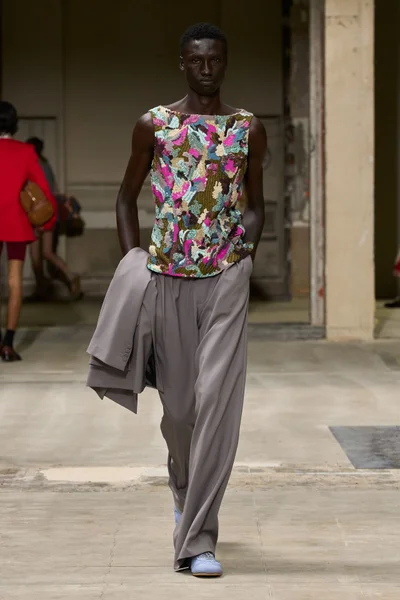 Look 14